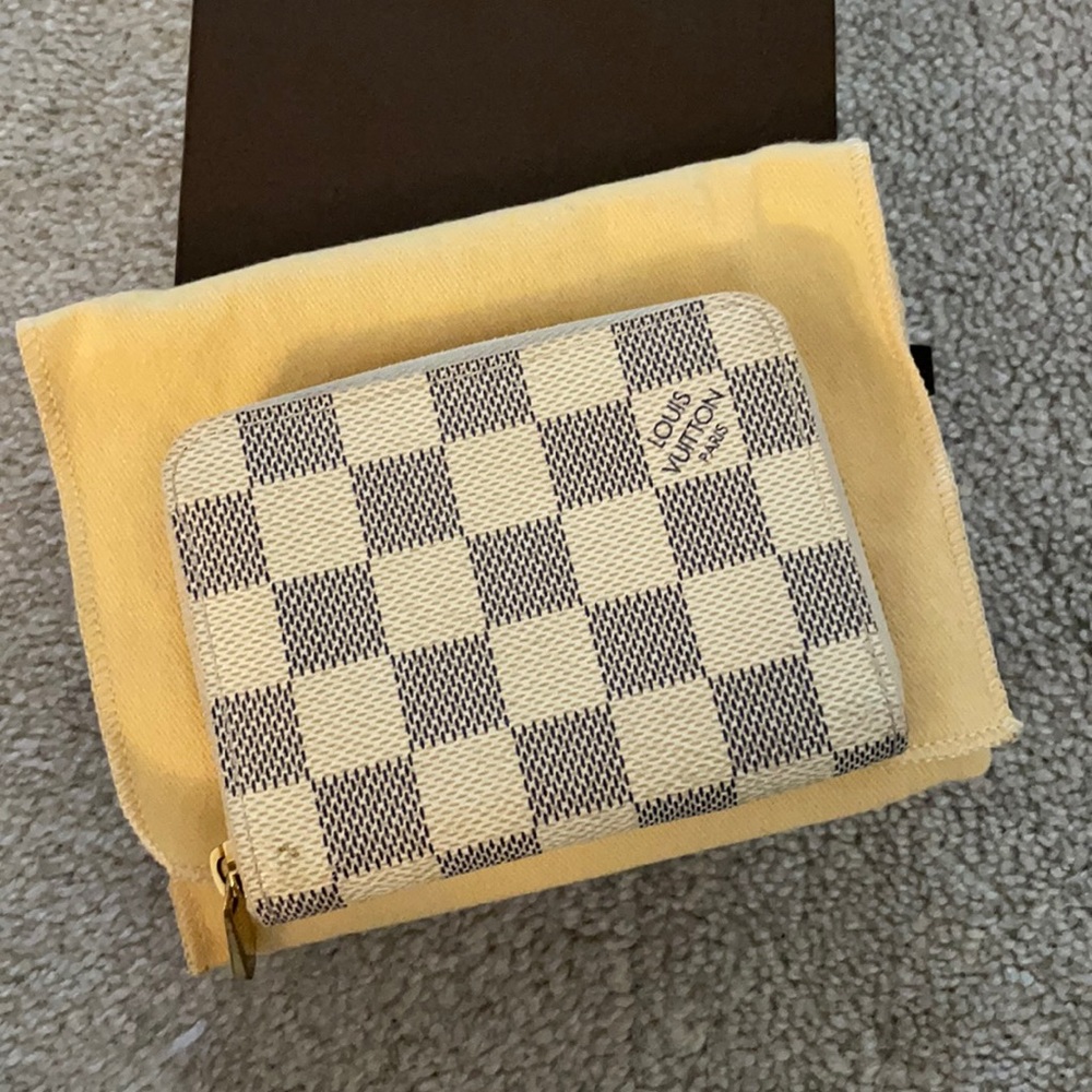 Louis Vuitton zippy coin purse